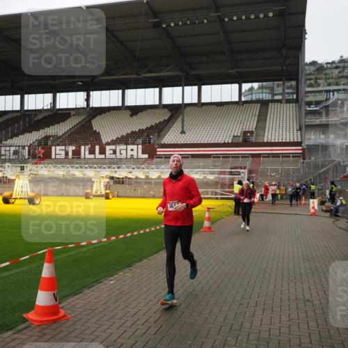 07.12.2025 - St. Pauli X-Mass-Run No. 15 Fabian Wolf http://msf.ph/oto/9422830 07.12.2025 11:55:29 Ziel 1131, 1132, 1448, 1720, 1835, 2671, 3611, 3991 meine-sportfotos.de