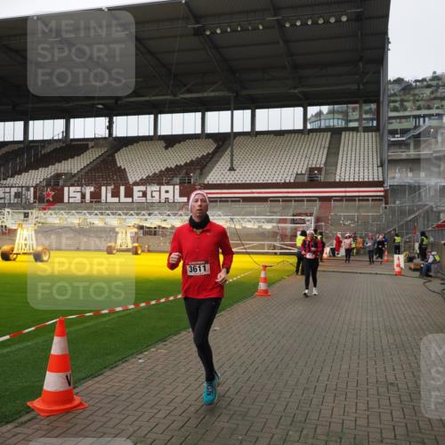 07.12.2025 - St. Pauli X-Mass-Run No. 15 Fabian Wolf http://msf.ph/oto/9422831 07.12.2025 11:55:29 Ziel 1131, 1132, 1448, 1720, 1835, 2671, 3611, 3991 meine-sportfotos.de