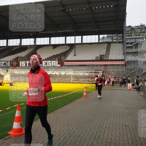 07.12.2025 - St. Pauli X-Mass-Run No. 15 Fabian Wolf http://msf.ph/oto/9422833 07.12.2025 11:55:29 Ziel 1131, 1132, 1448, 1720, 1835, 2671, 3611, 3991 meine-sportfotos.de