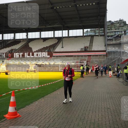 07.12.2025 - St. Pauli X-Mass-Run No. 15 Fabian Wolf http://msf.ph/oto/9422836 07.12.2025 11:55:32 Ziel 1131, 1132, 1448, 1535, 1720, 1835, 3611, 4013, 4785 meine-sportfotos.de