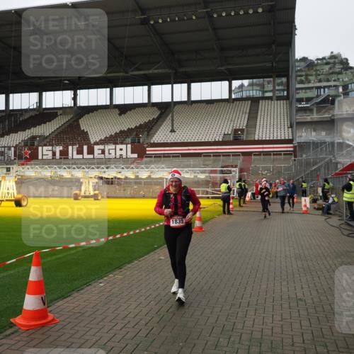 07.12.2025 - St. Pauli X-Mass-Run No. 15 Fabian Wolf http://msf.ph/oto/9422838 07.12.2025 11:55:33 Ziel 1131, 1132, 1535, 1835, 3611, 4013, 4785 meine-sportfotos.de