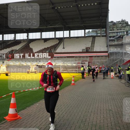07.12.2025 - St. Pauli X-Mass-Run No. 15 Fabian Wolf http://msf.ph/oto/9422842 07.12.2025 11:55:33 Ziel 1131, 1132, 1535, 1835, 3611, 4013, 4785 meine-sportfotos.de