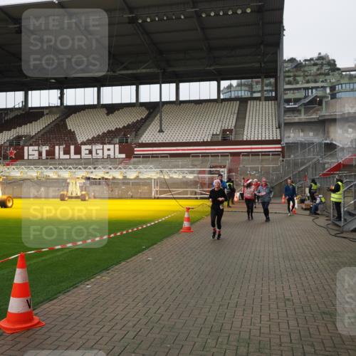 07.12.2025 - St. Pauli X-Mass-Run No. 15 Fabian Wolf http://msf.ph/oto/9422844 07.12.2025 11:55:35 Ziel 299, 1131, 1132, 1535, 1835, 3611, 4013, 4785 meine-sportfotos.de