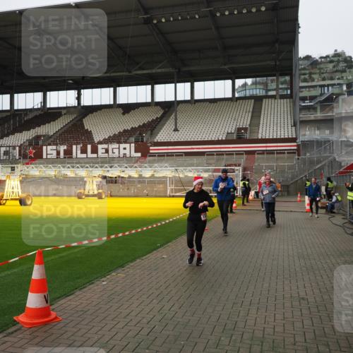 07.12.2025 - St. Pauli X-Mass-Run No. 15 Fabian Wolf http://msf.ph/oto/9422845 07.12.2025 11:55:37 Ziel 299, 1131, 1132, 1535, 1835, 3611, 4013, 4785 meine-sportfotos.de