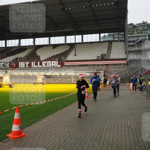 07.12.2025 - St. Pauli X-Mass-Run No. 15 Fabian Wolf http://msf.ph/oto/9422846 07.12.2025 11:55:37 Ziel 299, 1131, 1132, 1535, 1835, 3611, 4013, 4785 meine-sportfotos.de