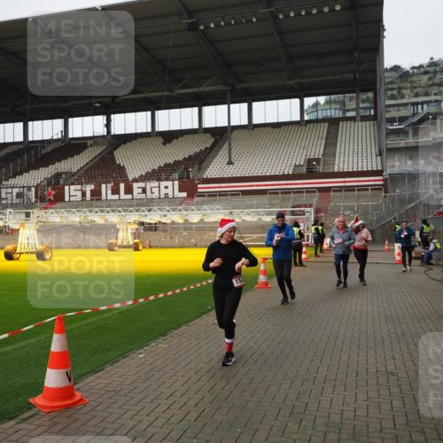 07.12.2025 - St. Pauli X-Mass-Run No. 15 Fabian Wolf http://msf.ph/oto/9422848 07.12.2025 11:55:37 Ziel 299, 1131, 1132, 1535, 1835, 3611, 4013, 4785 meine-sportfotos.de