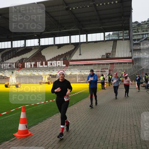 07.12.2025 - St. Pauli X-Mass-Run No. 15 Fabian Wolf http://msf.ph/oto/9422851 07.12.2025 11:55:38 Ziel 299, 1131, 1132, 1535, 1835, 3611, 4013, 4785 meine-sportfotos.de