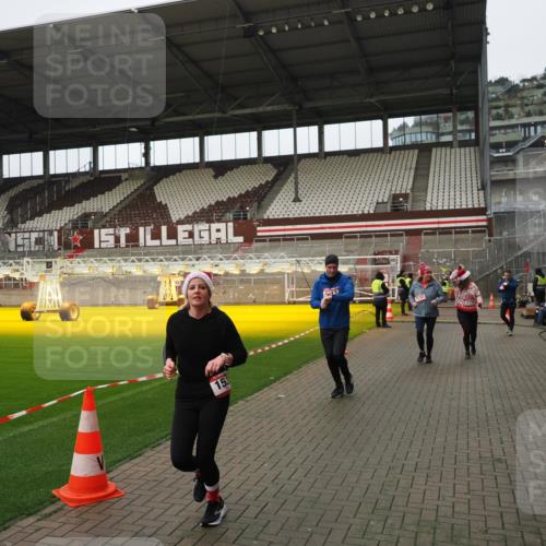 07.12.2025 - St. Pauli X-Mass-Run No. 15 Fabian Wolf http://msf.ph/oto/9422852 07.12.2025 11:55:38 Ziel 299, 1131, 1132, 1535, 1835, 3611, 4013, 4785 meine-sportfotos.de