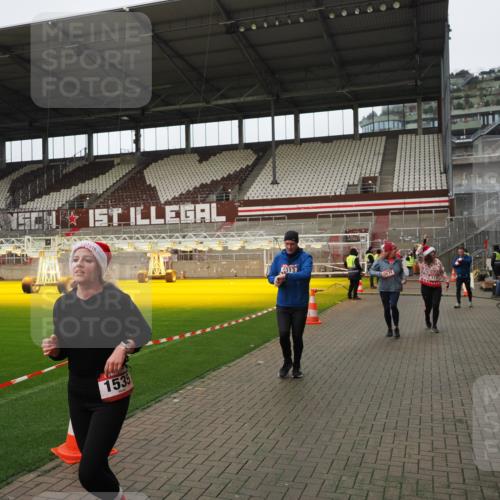 07.12.2025 - St. Pauli X-Mass-Run No. 15 Fabian Wolf http://msf.ph/oto/9422854 07.12.2025 11:55:38 Ziel 299, 1131, 1132, 1535, 1835, 3611, 4013, 4785 meine-sportfotos.de