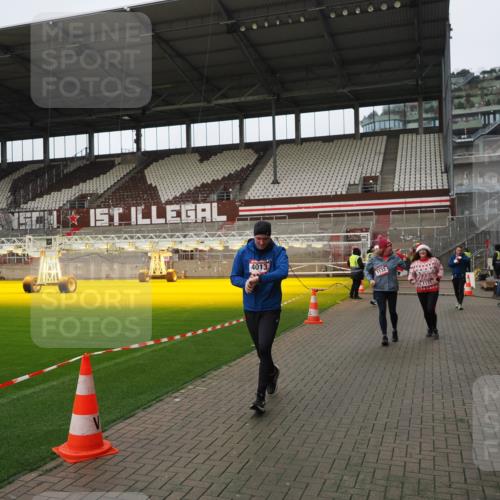 07.12.2025 - St. Pauli X-Mass-Run No. 15 Fabian Wolf http://msf.ph/oto/9422855 07.12.2025 11:55:39 Ziel 299, 1131, 1132, 1535, 1835, 3611, 4013, 4785 meine-sportfotos.de