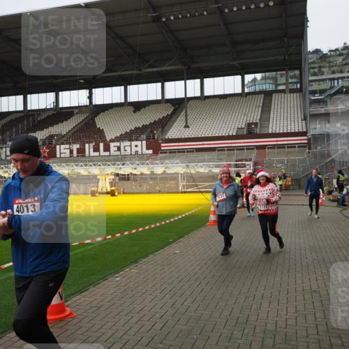 07.12.2025 - St. Pauli X-Mass-Run No. 15 Fabian Wolf http://msf.ph/oto/9422859 07.12.2025 11:55:40 Ziel 299, 1131, 1132, 1535, 1835, 3611, 4013, 4785 meine-sportfotos.de