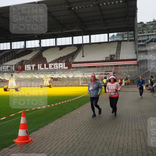 07.12.2025 - St. Pauli X-Mass-Run No. 15 Fabian Wolf http://msf.ph/oto/9422861 07.12.2025 11:55:41 Ziel 299, 1131, 1132, 1535, 1835, 3611, 4013, 4785 meine-sportfotos.de