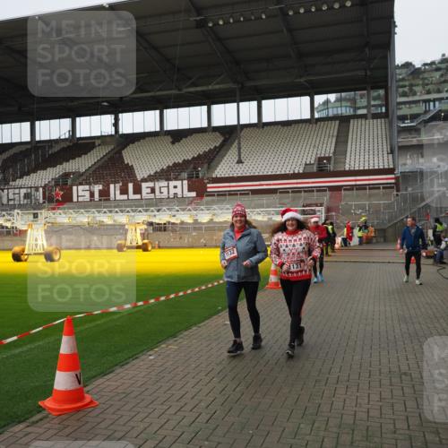 07.12.2025 - St. Pauli X-Mass-Run No. 15 Fabian Wolf http://msf.ph/oto/9422864 07.12.2025 11:55:41 Ziel 299, 1131, 1132, 1535, 1835, 3611, 4013, 4785 meine-sportfotos.de