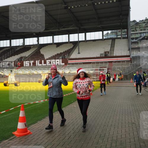 07.12.2025 - St. Pauli X-Mass-Run No. 15 Fabian Wolf http://msf.ph/oto/9422865 07.12.2025 11:55:42 Ziel 299, 1131, 1132, 1535, 3611, 4013, 4785 meine-sportfotos.de