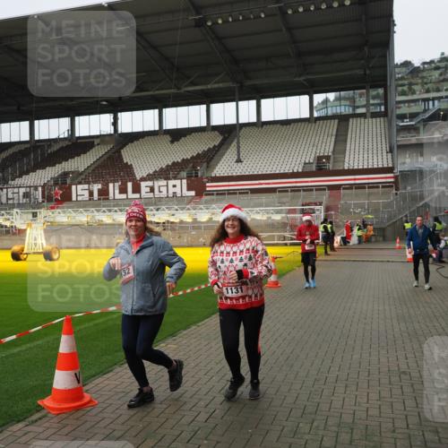 07.12.2025 - St. Pauli X-Mass-Run No. 15 Fabian Wolf http://msf.ph/oto/9422866 07.12.2025 11:55:42 Ziel 299, 1131, 1132, 1535, 3611, 4013, 4785 meine-sportfotos.de