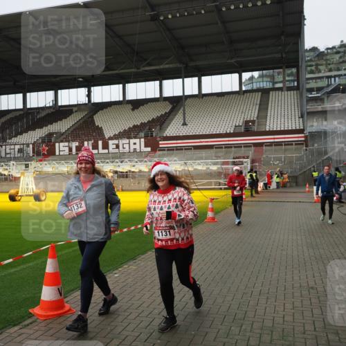 07.12.2025 - St. Pauli X-Mass-Run No. 15 Fabian Wolf http://msf.ph/oto/9422867 07.12.2025 11:55:43 Ziel 299, 1131, 1132, 1535, 3611, 4013, 4785 meine-sportfotos.de