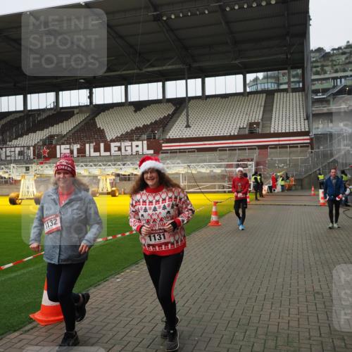 07.12.2025 - St. Pauli X-Mass-Run No. 15 Fabian Wolf http://msf.ph/oto/9422868 07.12.2025 11:55:43 Ziel 299, 1131, 1132, 1535, 3611, 4013, 4785 meine-sportfotos.de