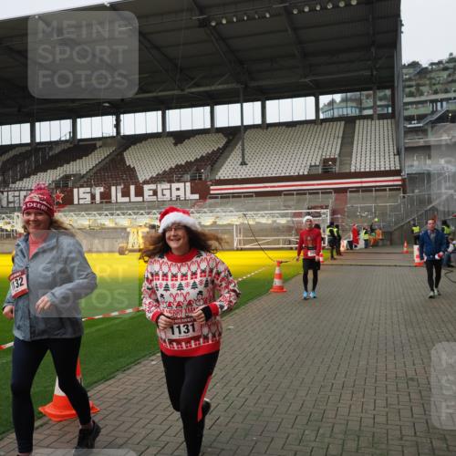 07.12.2025 - St. Pauli X-Mass-Run No. 15 Fabian Wolf http://msf.ph/oto/9422869 07.12.2025 11:55:43 Ziel 299, 1131, 1132, 1535, 3611, 4013, 4785 meine-sportfotos.de