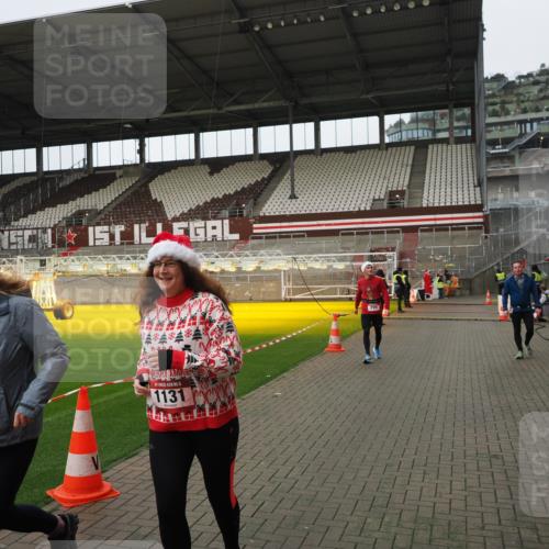 07.12.2025 - St. Pauli X-Mass-Run No. 15 Fabian Wolf http://msf.ph/oto/9422870 07.12.2025 11:55:43 Ziel 299, 1131, 1132, 1535, 3611, 4013, 4785 meine-sportfotos.de