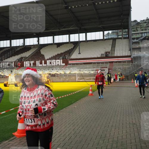 07.12.2025 - St. Pauli X-Mass-Run No. 15 Fabian Wolf http://msf.ph/oto/9422871 07.12.2025 11:55:43 Ziel 299, 1131, 1132, 1535, 3611, 4013, 4785 meine-sportfotos.de