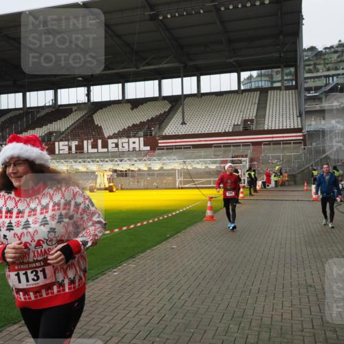 07.12.2025 - St. Pauli X-Mass-Run No. 15 Fabian Wolf http://msf.ph/oto/9422872 07.12.2025 11:55:44 Ziel 299, 1131, 1132, 1535, 4013, 4785 meine-sportfotos.de