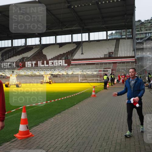 07.12.2025 - St. Pauli X-Mass-Run No. 15 Fabian Wolf http://msf.ph/oto/9422881 07.12.2025 11:55:50 Ziel 294, 299, 1042, 1535, 2077, 2094, 4013, 4785 meine-sportfotos.de