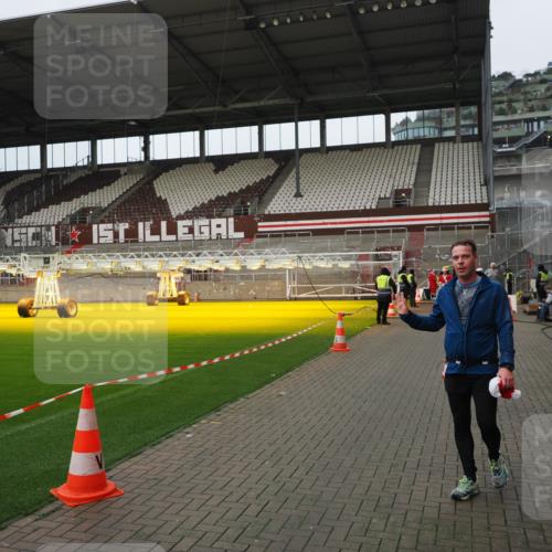07.12.2025 - St. Pauli X-Mass-Run No. 15 Fabian Wolf http://msf.ph/oto/9422882 07.12.2025 11:55:50 Ziel 294, 299, 1042, 1535, 2077, 2094, 4013, 4785 meine-sportfotos.de