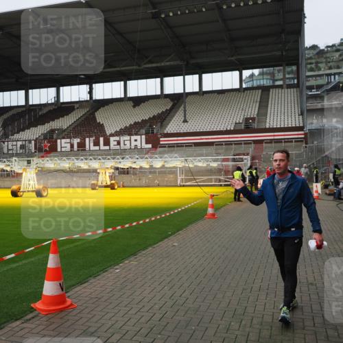 07.12.2025 - St. Pauli X-Mass-Run No. 15 Fabian Wolf http://msf.ph/oto/9422883 07.12.2025 11:55:50 Ziel 294, 299, 1042, 1535, 2077, 2094, 4013, 4785 meine-sportfotos.de