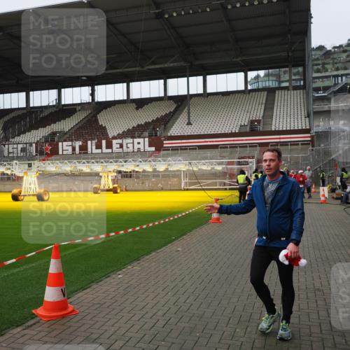 07.12.2025 - St. Pauli X-Mass-Run No. 15 Fabian Wolf http://msf.ph/oto/9422885 07.12.2025 11:55:50 Ziel 294, 299, 1042, 1535, 2077, 2094, 4013, 4785 meine-sportfotos.de