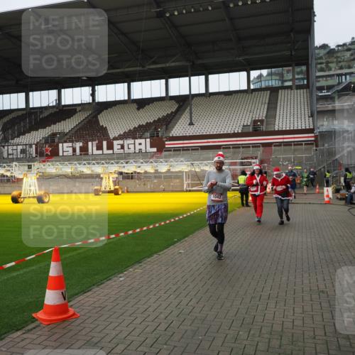 07.12.2025 - St. Pauli X-Mass-Run No. 15 Fabian Wolf http://msf.ph/oto/9422897 07.12.2025 11:55:57 Ziel 294, 1042, 2077, 2094, 3802 meine-sportfotos.de