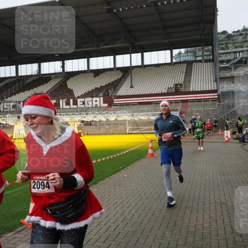 07.12.2025 - St. Pauli X-Mass-Run No. 15 Fabian Wolf http://msf.ph/oto/9422916 07.12.2025 11:56:03 Ziel 294, 1042, 2077, 2094, 2455, 3502, 3802 meine-sportfotos.de