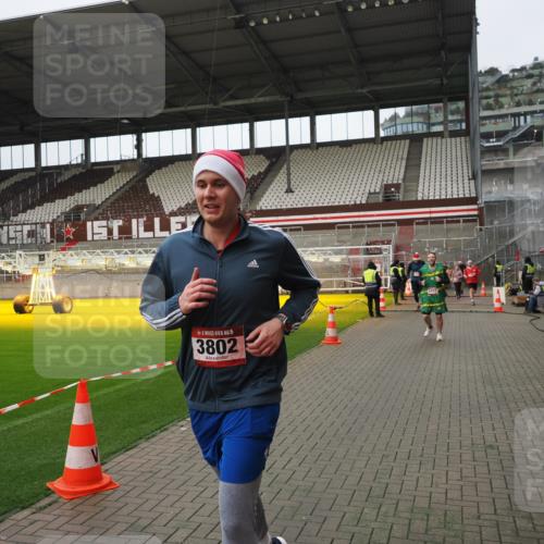 07.12.2025 - St. Pauli X-Mass-Run No. 15 Fabian Wolf http://msf.ph/oto/9422921 07.12.2025 11:56:04 Ziel 294, 1030, 1042, 2077, 2094, 2455, 3499, 3502, 3802 meine-sportfotos.de