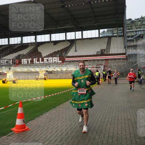 07.12.2025 - St. Pauli X-Mass-Run No. 15 Fabian Wolf http://msf.ph/oto/9422935 07.12.2025 11:56:08 Ziel 294, 1030, 1042, 1144, 2077, 2094, 2455, 3499, 3502, 3802 meine-sportfotos.de