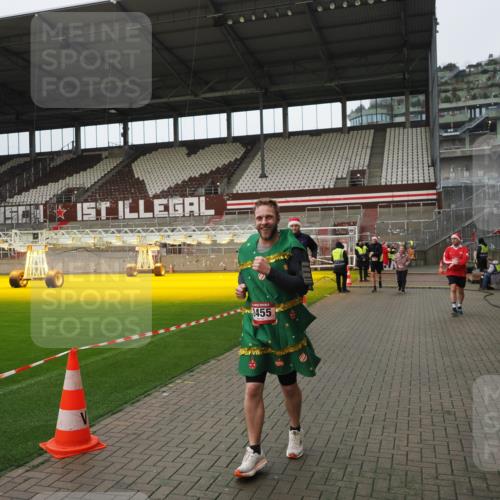07.12.2025 - St. Pauli X-Mass-Run No. 15 Fabian Wolf http://msf.ph/oto/9422936 07.12.2025 11:56:08 Ziel 294, 1030, 1042, 1144, 2077, 2094, 2455, 3499, 3502, 3802 meine-sportfotos.de