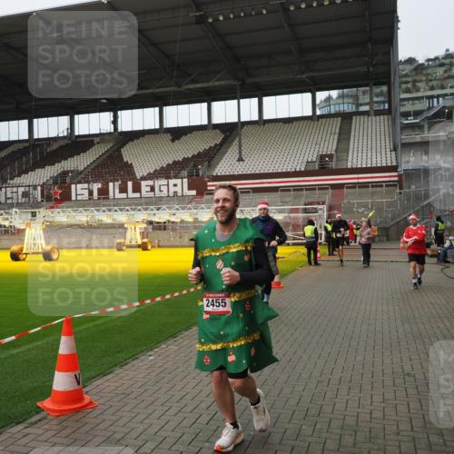 07.12.2025 - St. Pauli X-Mass-Run No. 15 Fabian Wolf http://msf.ph/oto/9422937 07.12.2025 11:56:08 Ziel 294, 1030, 1042, 1144, 2077, 2094, 2455, 3499, 3502, 3802 meine-sportfotos.de