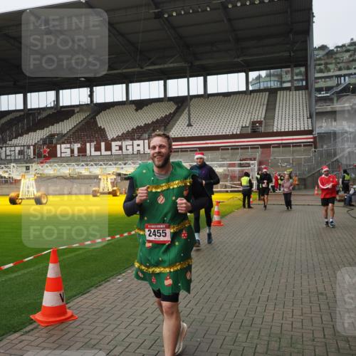 07.12.2025 - St. Pauli X-Mass-Run No. 15 Fabian Wolf http://msf.ph/oto/9422938 07.12.2025 11:56:08 Ziel 294, 1030, 1042, 1144, 2077, 2094, 2455, 3499, 3502, 3802 meine-sportfotos.de