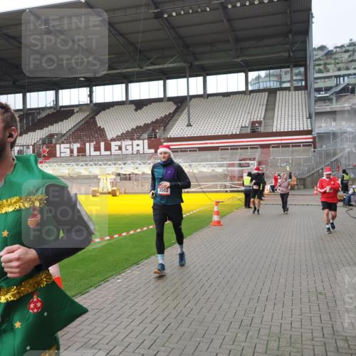 07.12.2025 - St. Pauli X-Mass-Run No. 15 Fabian Wolf http://msf.ph/oto/9422940 07.12.2025 11:56:09 Ziel 294, 1030, 1042, 1144, 2077, 2094, 2455, 3499, 3502, 3802 meine-sportfotos.de