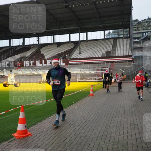 07.12.2025 - St. Pauli X-Mass-Run No. 15 Fabian Wolf http://msf.ph/oto/9422942 07.12.2025 11:56:10 Ziel 1030, 1042, 1144, 2077, 2094, 2455, 3499, 3502, 3802 meine-sportfotos.de