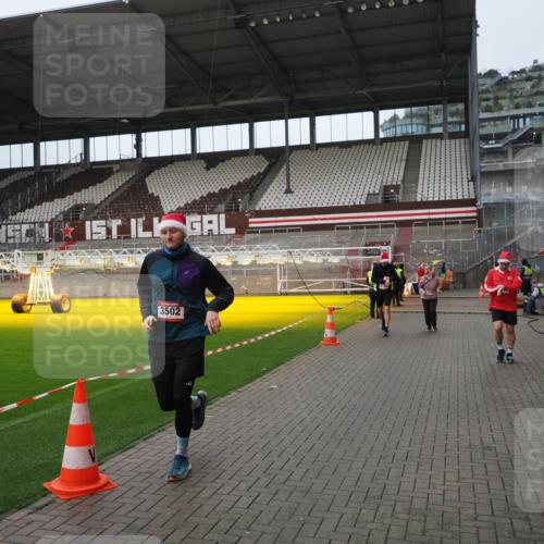 07.12.2025 - St. Pauli X-Mass-Run No. 15 Fabian Wolf http://msf.ph/oto/9422943 07.12.2025 11:56:10 Ziel 1030, 1042, 1144, 2077, 2094, 2455, 3499, 3502, 3802 meine-sportfotos.de