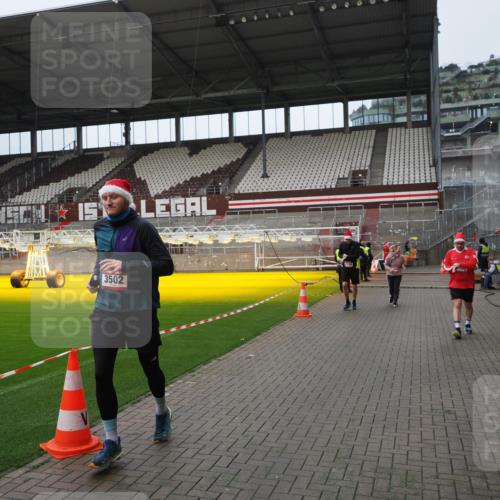 07.12.2025 - St. Pauli X-Mass-Run No. 15 Fabian Wolf http://msf.ph/oto/9422944 07.12.2025 11:56:10 Ziel 1030, 1042, 1144, 2077, 2094, 2455, 3499, 3502, 3802 meine-sportfotos.de