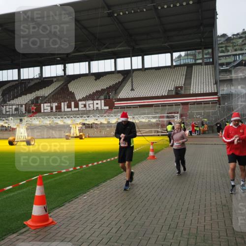 07.12.2025 - St. Pauli X-Mass-Run No. 15 Fabian Wolf http://msf.ph/oto/9422949 07.12.2025 11:56:13 Ziel 1030, 1144, 2455, 3499, 3502, 3802 meine-sportfotos.de