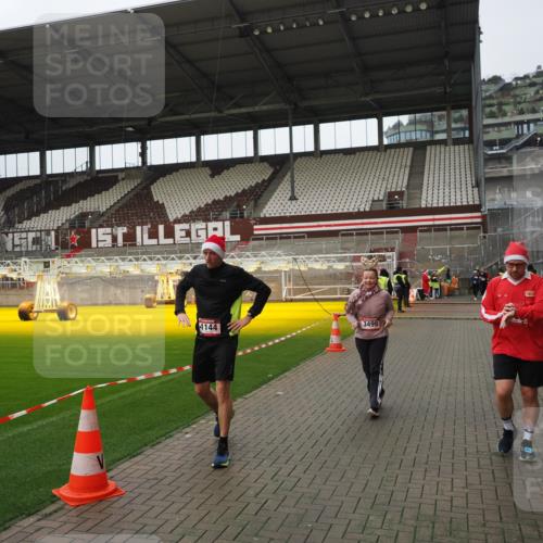 07.12.2025 - St. Pauli X-Mass-Run No. 15 Fabian Wolf http://msf.ph/oto/9422954 07.12.2025 11:56:14 Ziel 1030, 1144, 2455, 3499, 3502, 3802 meine-sportfotos.de