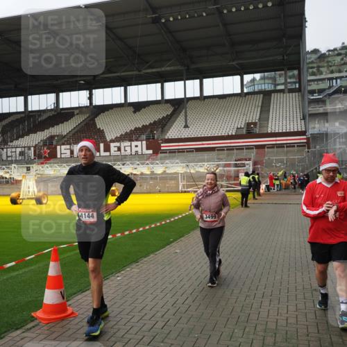 07.12.2025 - St. Pauli X-Mass-Run No. 15 Fabian Wolf http://msf.ph/oto/9422956 07.12.2025 11:56:15 Ziel 1030, 1144, 2455, 3499, 3502, 3802 meine-sportfotos.de