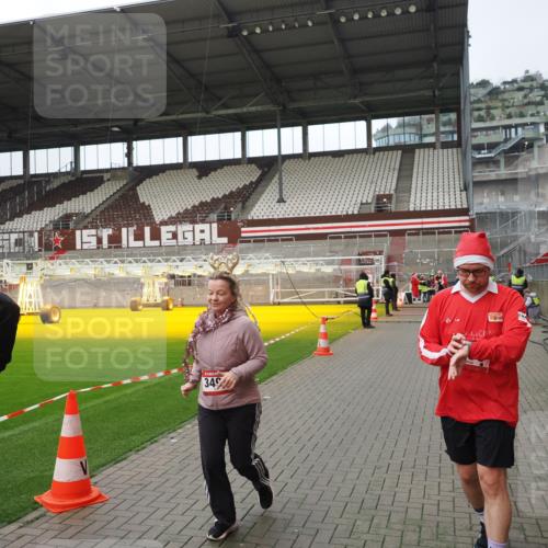 07.12.2025 - St. Pauli X-Mass-Run No. 15 Fabian Wolf http://msf.ph/oto/9422958 07.12.2025 11:56:16 Ziel 1030, 1144, 2455, 3499, 3502, 3802 meine-sportfotos.de