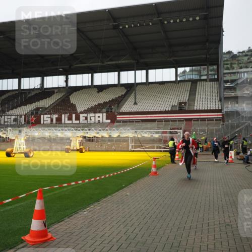 07.12.2025 - St. Pauli X-Mass-Run No. 15 Fabian Wolf http://msf.ph/oto/9422959 07.12.2025 11:56:22 Ziel 1030, 1088, 1144, 3496, 3498, 3499, 3502, 3511, 3900 meine-sportfotos.de