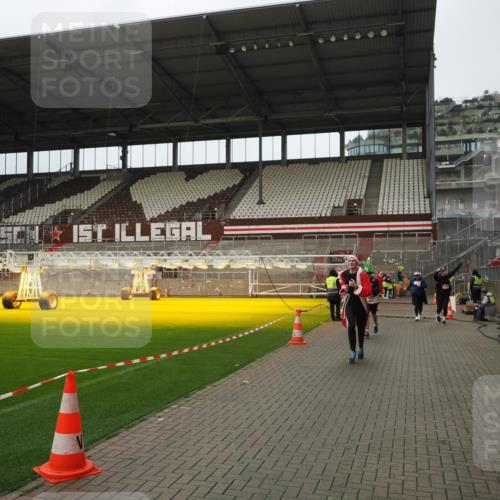 07.12.2025 - St. Pauli X-Mass-Run No. 15 Fabian Wolf http://msf.ph/oto/9422961 07.12.2025 11:56:22 Ziel 1030, 1088, 1144, 3496, 3498, 3499, 3502, 3511, 3900 meine-sportfotos.de