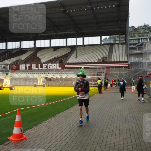 07.12.2025 - St. Pauli X-Mass-Run No. 15 Fabian Wolf http://msf.ph/oto/9422970 07.12.2025 11:56:25 Ziel 1088, 1144, 3496, 3498, 3511, 3900 meine-sportfotos.de