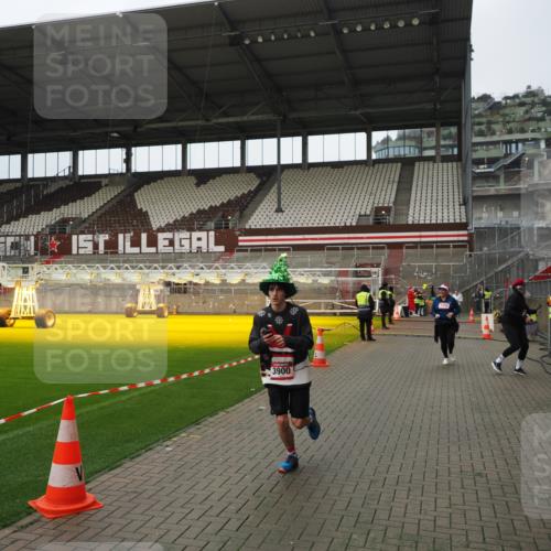 07.12.2025 - St. Pauli X-Mass-Run No. 15 Fabian Wolf http://msf.ph/oto/9422971 07.12.2025 11:56:26 Ziel 1088, 1144, 3496, 3498, 3511, 3900 meine-sportfotos.de
