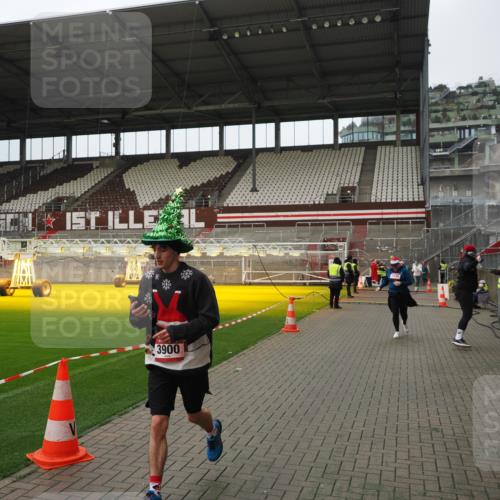 07.12.2025 - St. Pauli X-Mass-Run No. 15 Fabian Wolf http://msf.ph/oto/9422974 07.12.2025 11:56:26 Ziel 1088, 1144, 3496, 3498, 3511, 3900 meine-sportfotos.de
