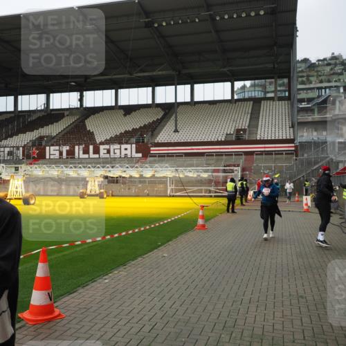 07.12.2025 - St. Pauli X-Mass-Run No. 15 Fabian Wolf http://msf.ph/oto/9422977 07.12.2025 11:56:27 Ziel 1088, 3007, 3496, 3498, 3511, 3900 meine-sportfotos.de